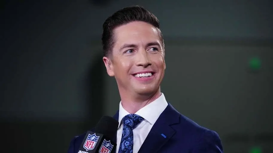Tom Pelissero NFL insider and NFL Network reporter